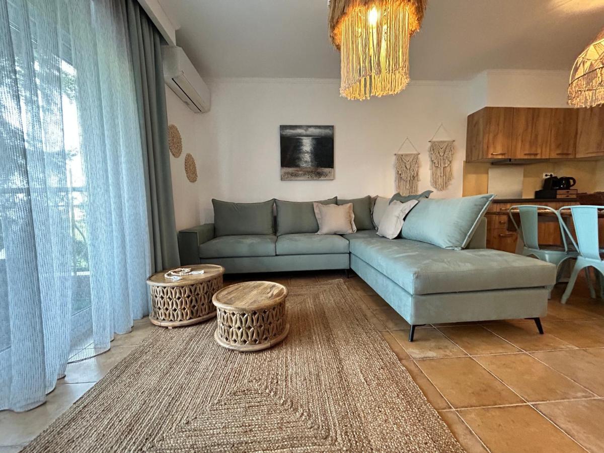 Calliopes By The Sea Boutique Suites Paralia Dionisiou Exterior foto