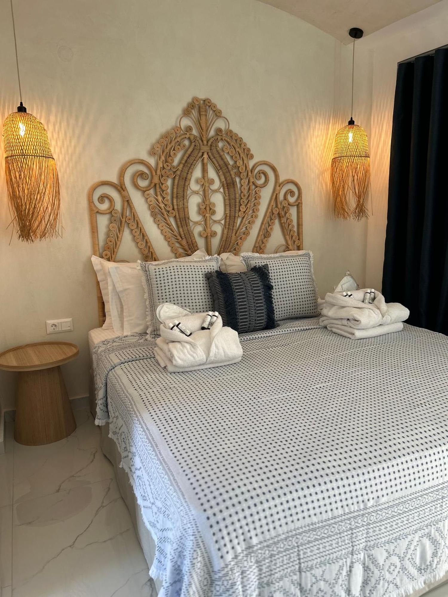 Calliopes By The Sea Boutique Suites Paralia Dionisiou Exterior foto